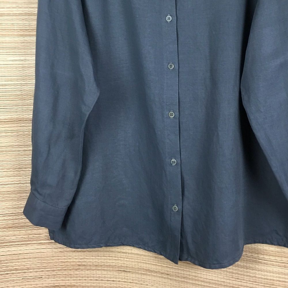 Eileen Fisher Organic Linen Classic Collar Shirt
Easy Fit, Long Length Size L - Picture 10 of 13